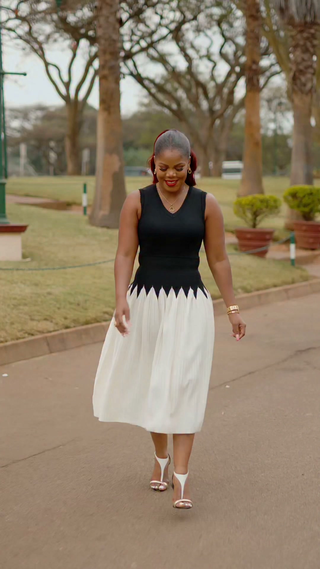 contrast dress design THIS DRESS! 😍🖤🤍🔥, Black & white perfection with the most beautiful pleated detail! ✨, The design, the movement, the — everything about this stands out. 😍, A classy summer colour combination simple contrast dress design 5 Ways To Wear Mens Shirt This chic maxi dress Size:5 (XL)