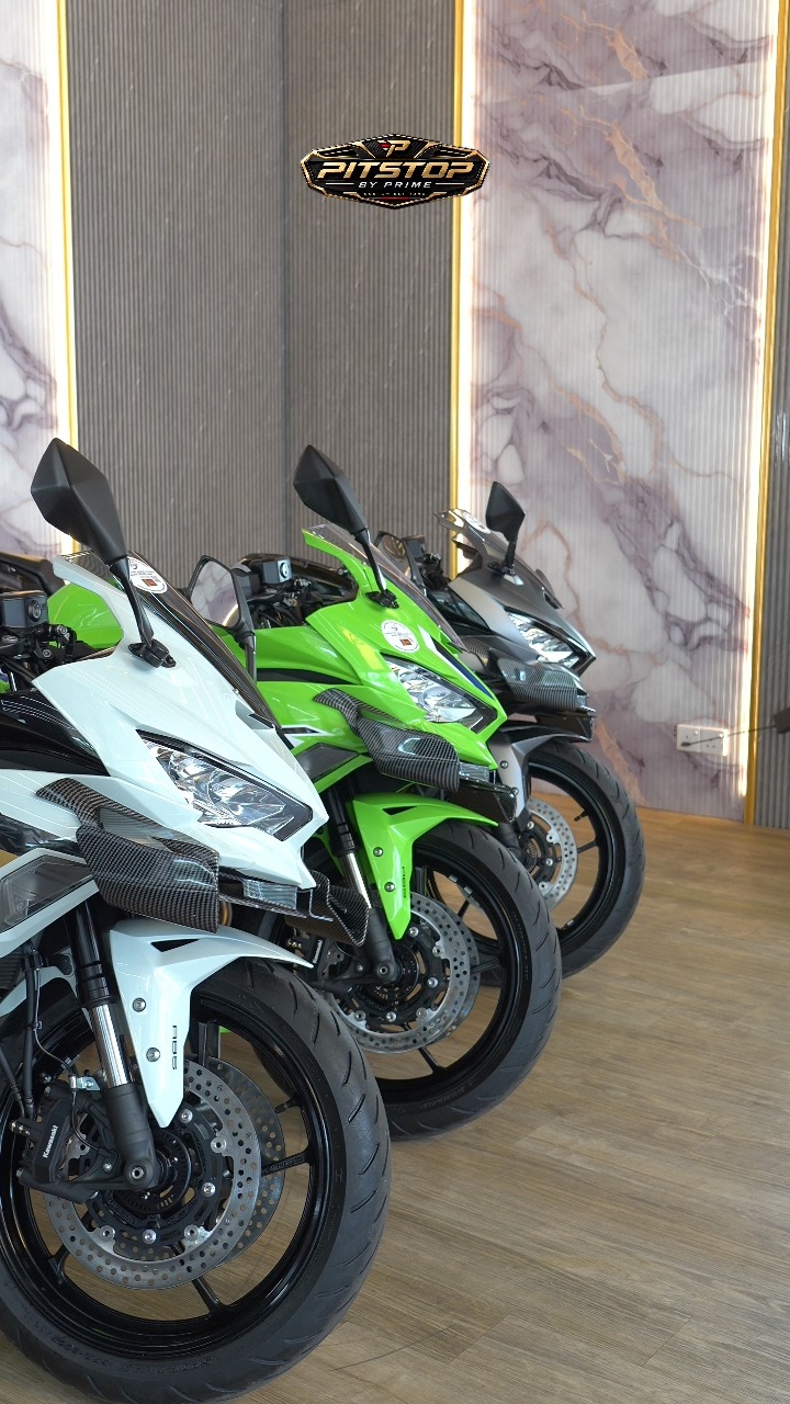 P 3 bikes. 1 ZX-4RR. 2 R SEs. 🔥🏍️ Three different builds, one