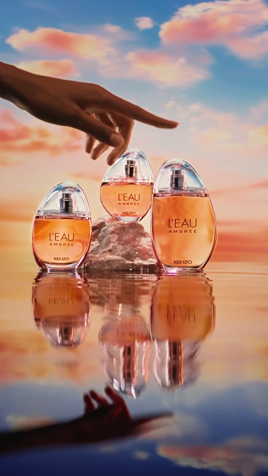 The new FLOWER BY KENZO L'Absolue Eau de Parfum bottle captures