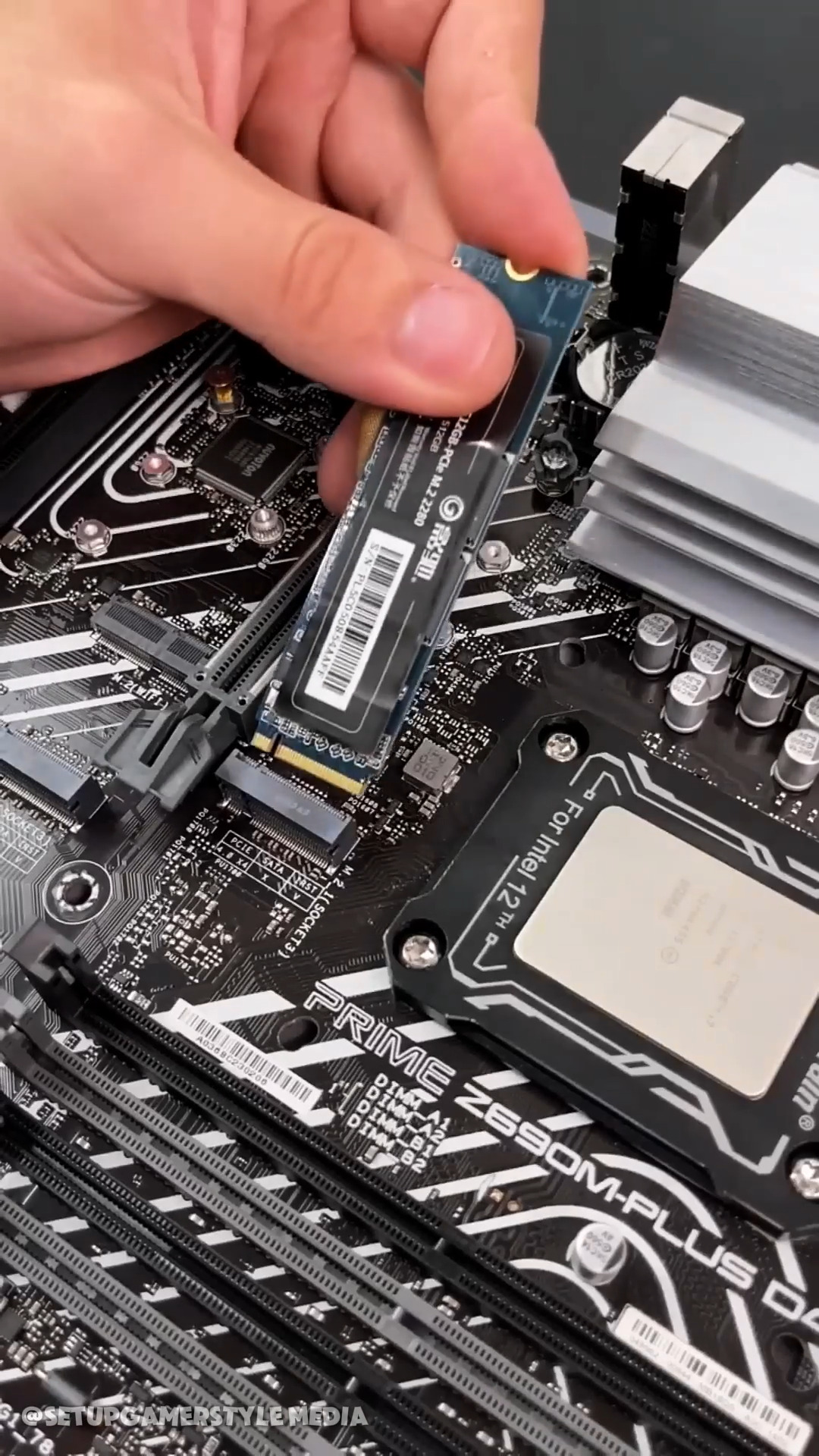 What parts are best for an Intel Core i7-13700K gaming PC build?