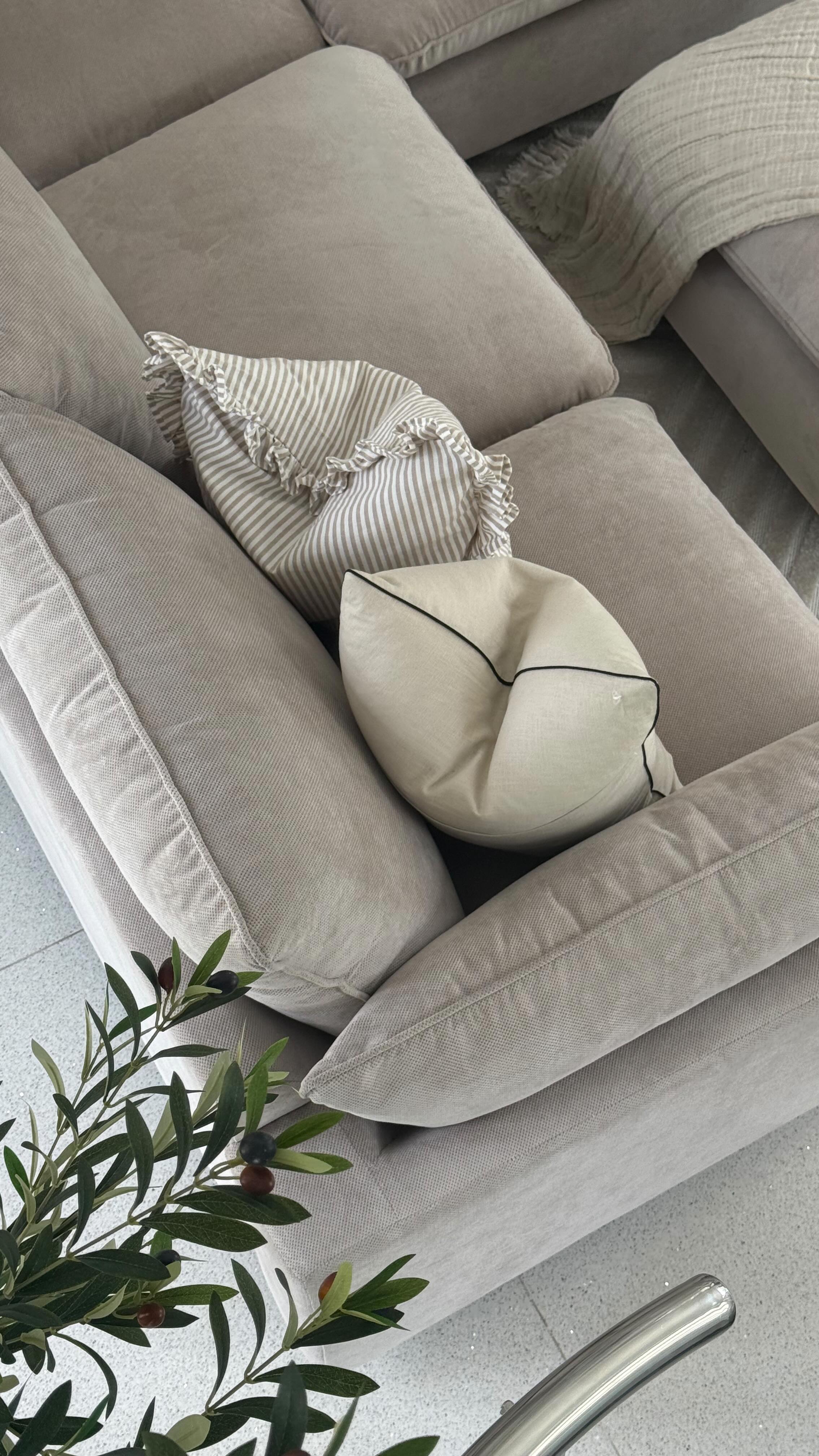 Bold proportions meets indulgent comfort 🫱🏽‍🫲🏼, With a generous double corner layout, deep pillow-top seating, and piped-edge cushions, The Berlin delivers both drama and cosiness in equal measure!,