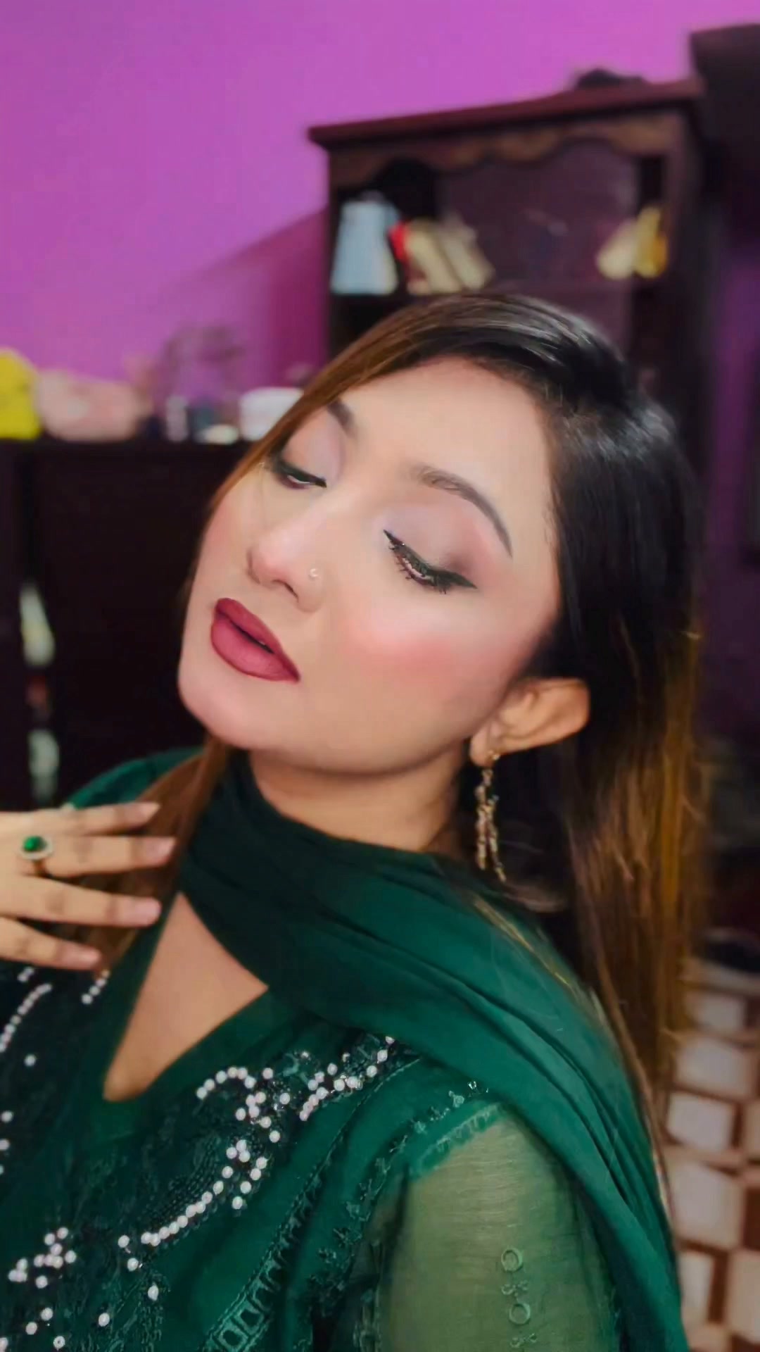 eye makeup with dark green dress Look Tutorial ✨, Creating this soft glam eye look a bold deep 💚, #reel #reels #reelsfb #reelsfbシ #reelsvideo #reelsvideos #reelsvideoシ #reelsvideotrending #reels2026 #fyp eye makeup with green dress