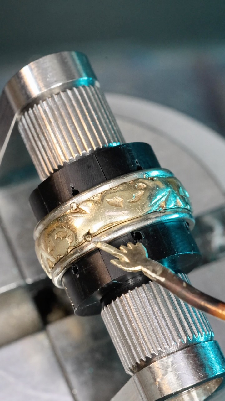 【VAINON】Cracked Ring A cracked ring is just a start. This one originally belonged to