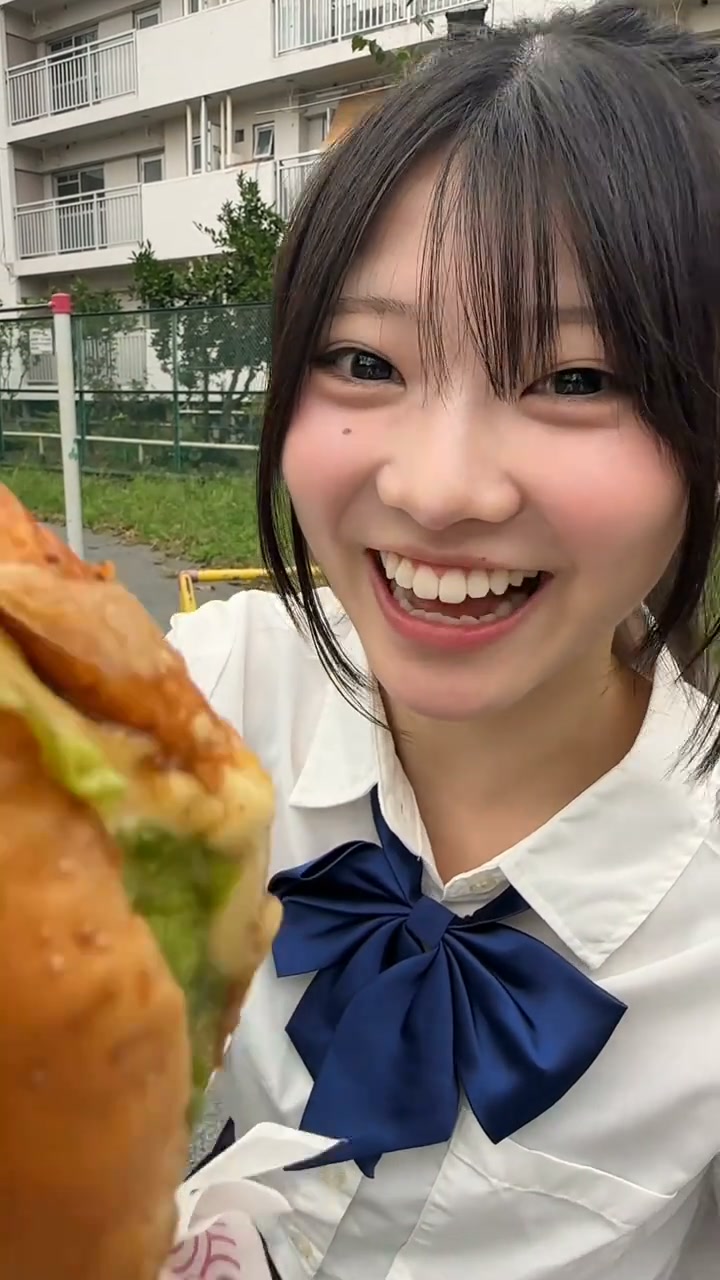日本麦当劳这次邀请=LOVE 的佐々木舞香代言。昨天影像里的舞香虽然很