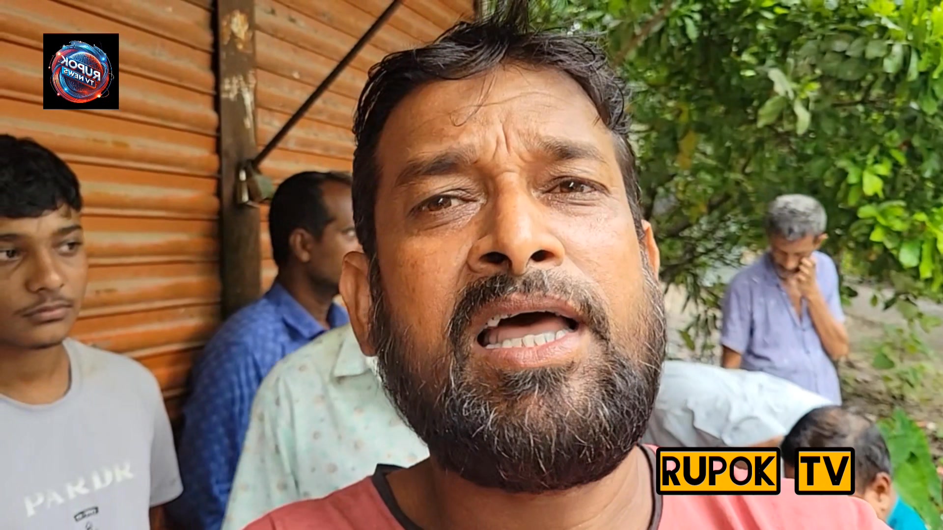 মওগ্রামে চোর-চক্রের মূল হোতা শাহাদাত কে এলাকাবাসীর গণ*পি*টুনি। # ...