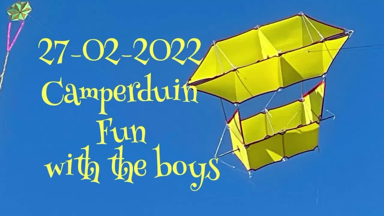 Toon Hannink flies Cody's kite in difficult winds at Amsterdam's