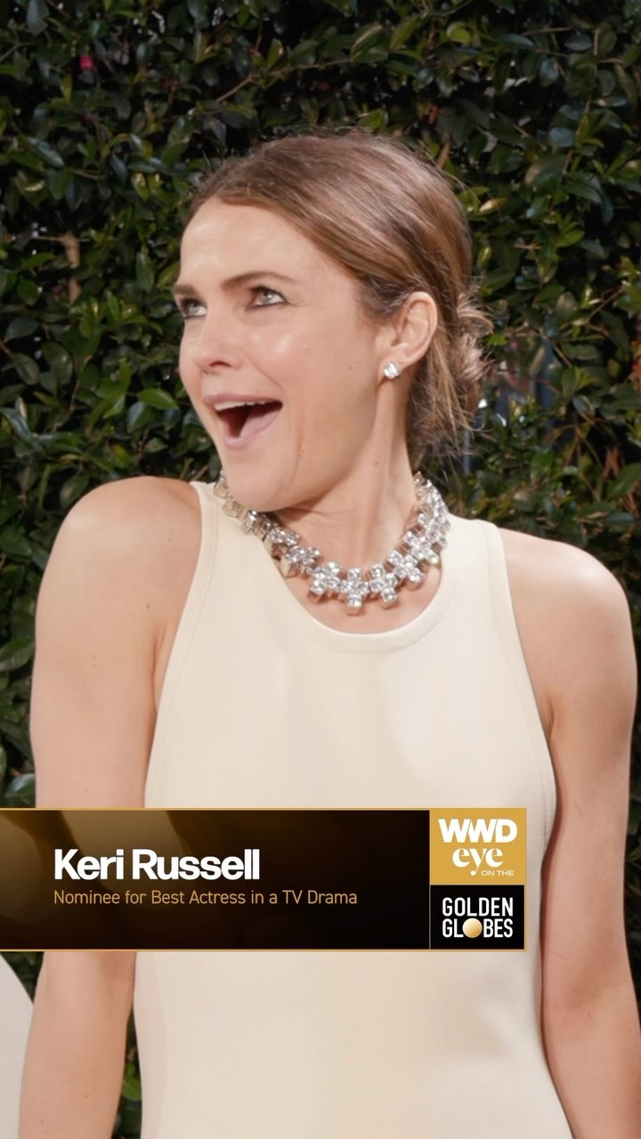 keri russell dress golden globes remembers her Armani look from 25 years ago when she won for “Felicity” in 1999. “I didn’t even know what the Golden Globes were,” she said to WWD Eye on the red carpet pair:amelia-textured-hoop-gold