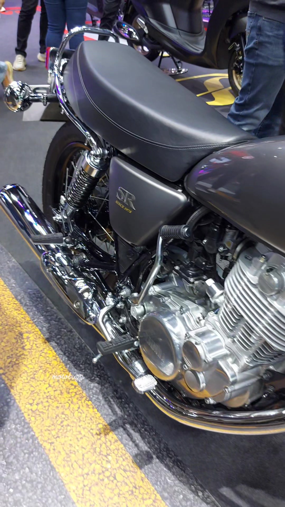Check out this wonderful and perfect 1985 Yamaha SR400 - one piece