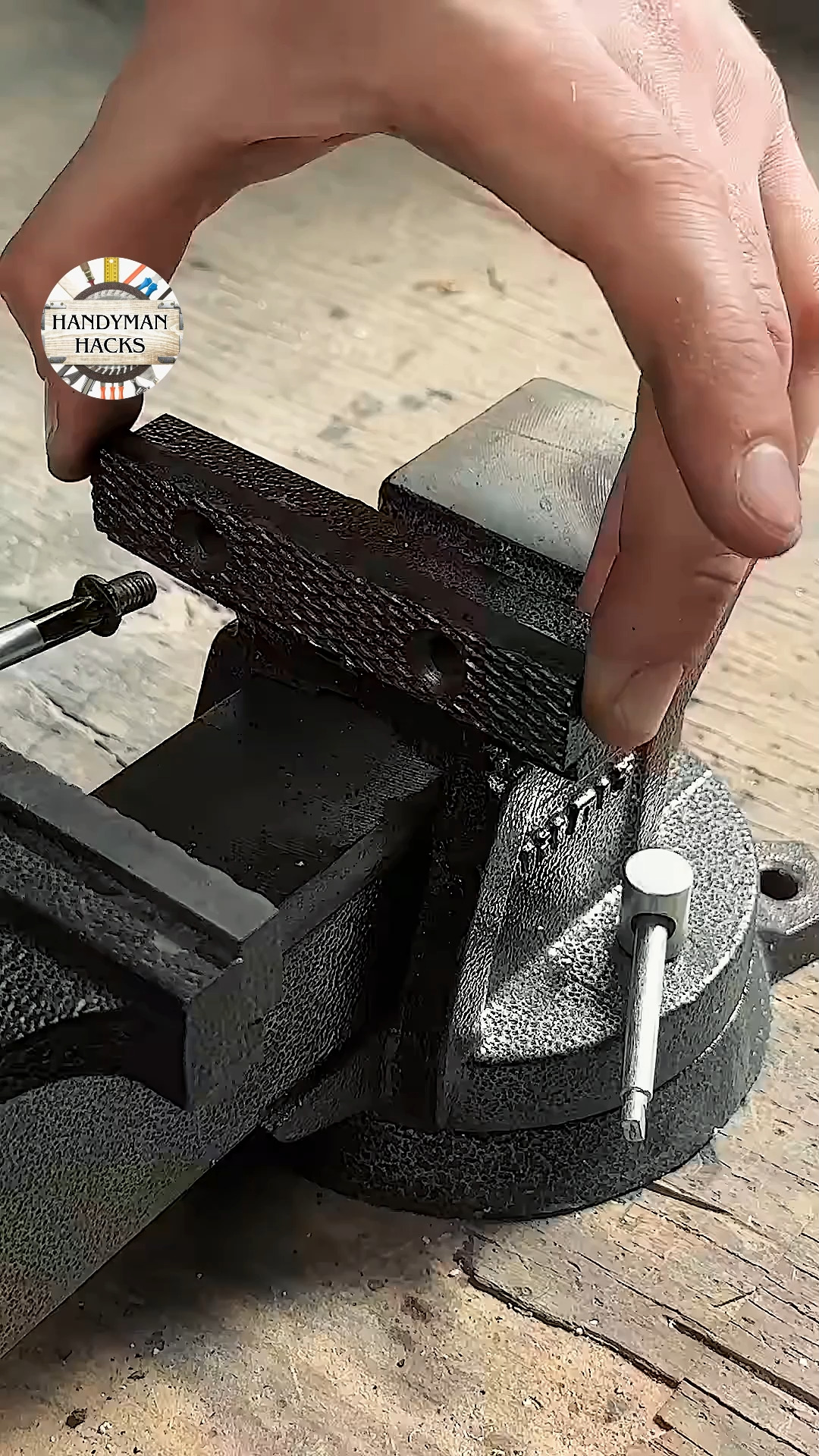 Wow! Smart Hack Using a PVC Pipe and a Bench Vice! 🔧 #handytips # ...
