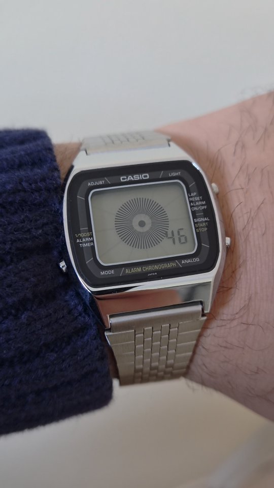 Shiny revival. Casio 35QR-23 was made in 1977 and belongs to the