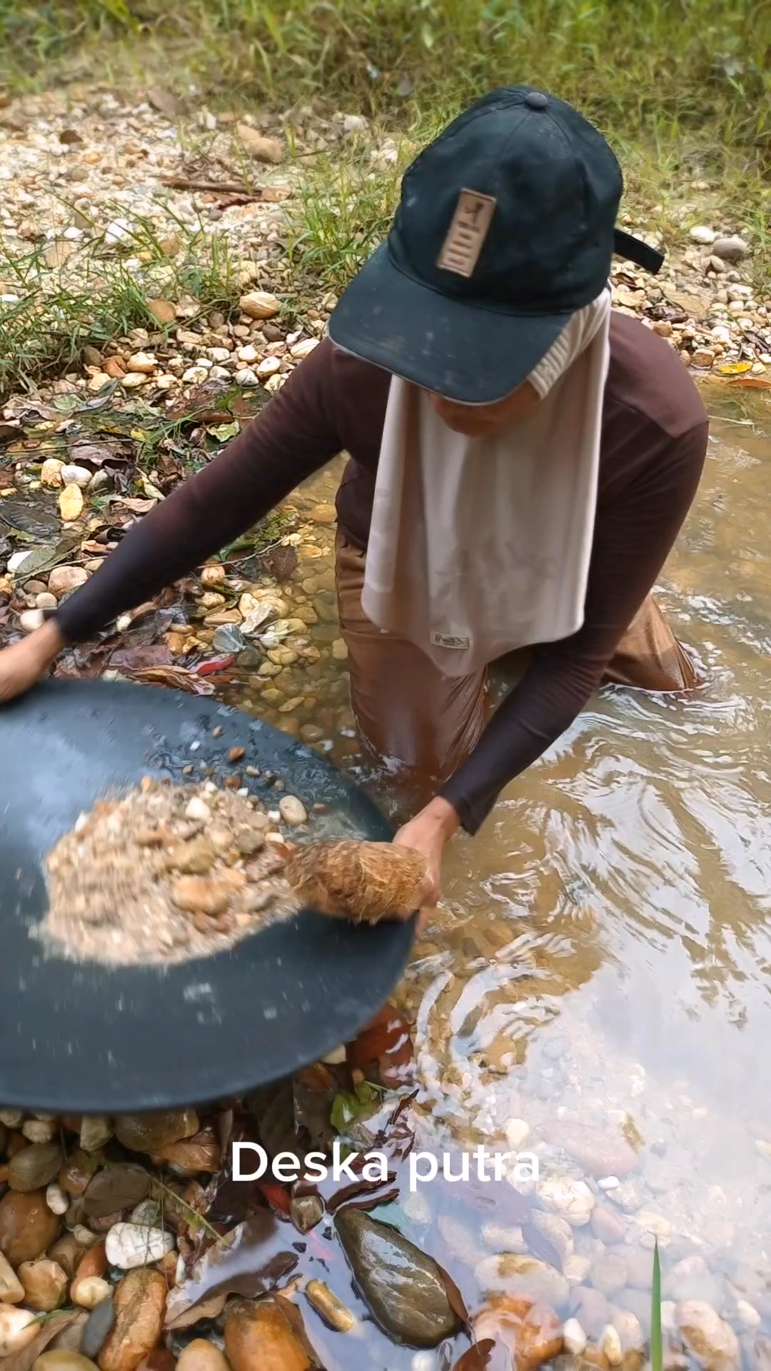 Digging using coconut shells to get gold material in the river # ...