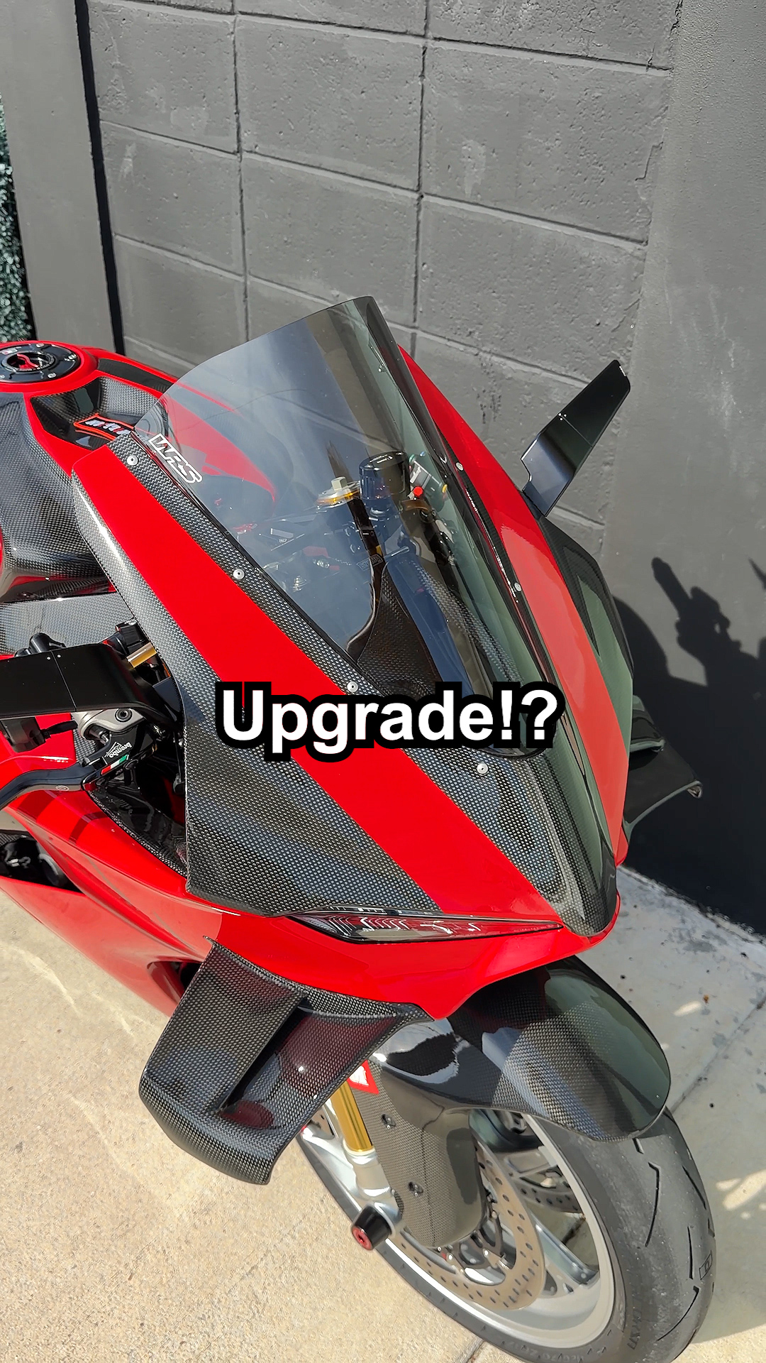 2025 Ducati Panigale V4 vs Fully Built 2024 Ducati Panigale V4S