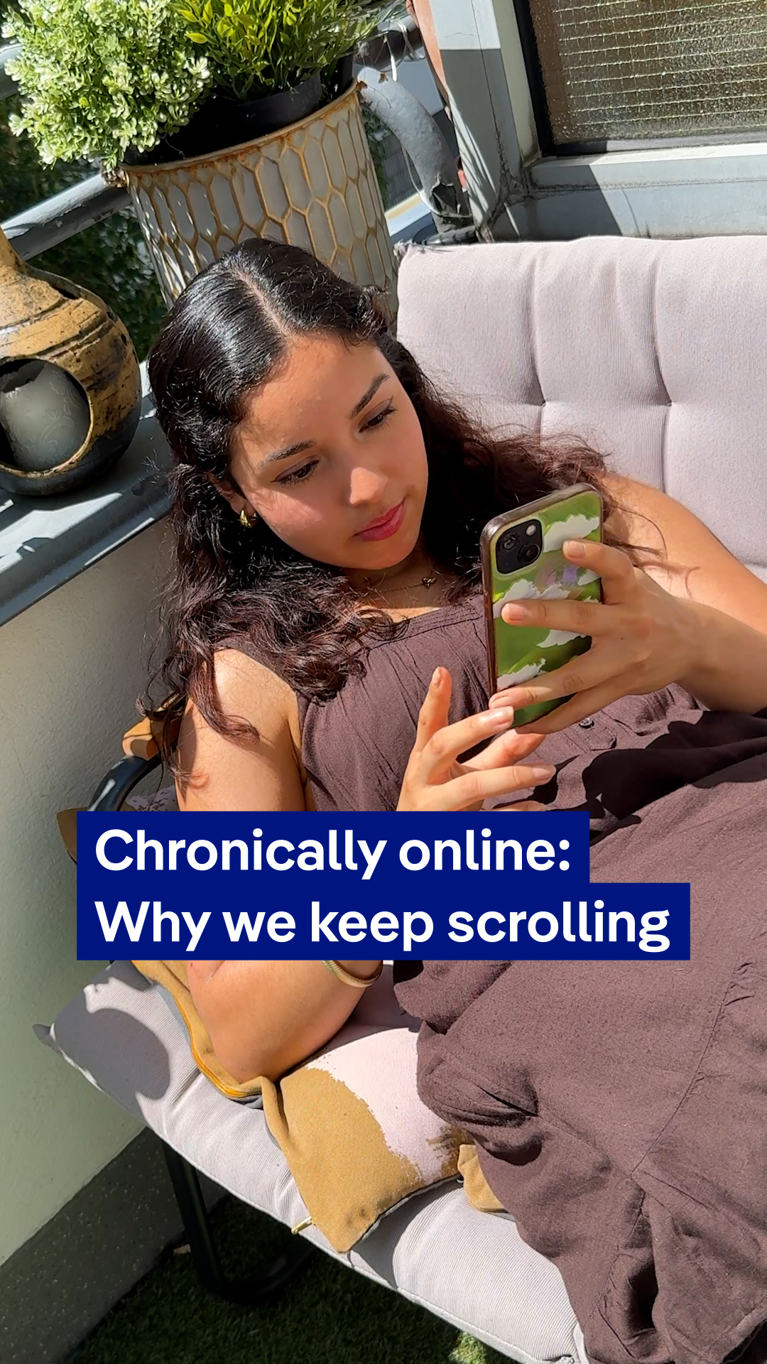 Can't stop scrolling? 📱One woman literally chained her phone to