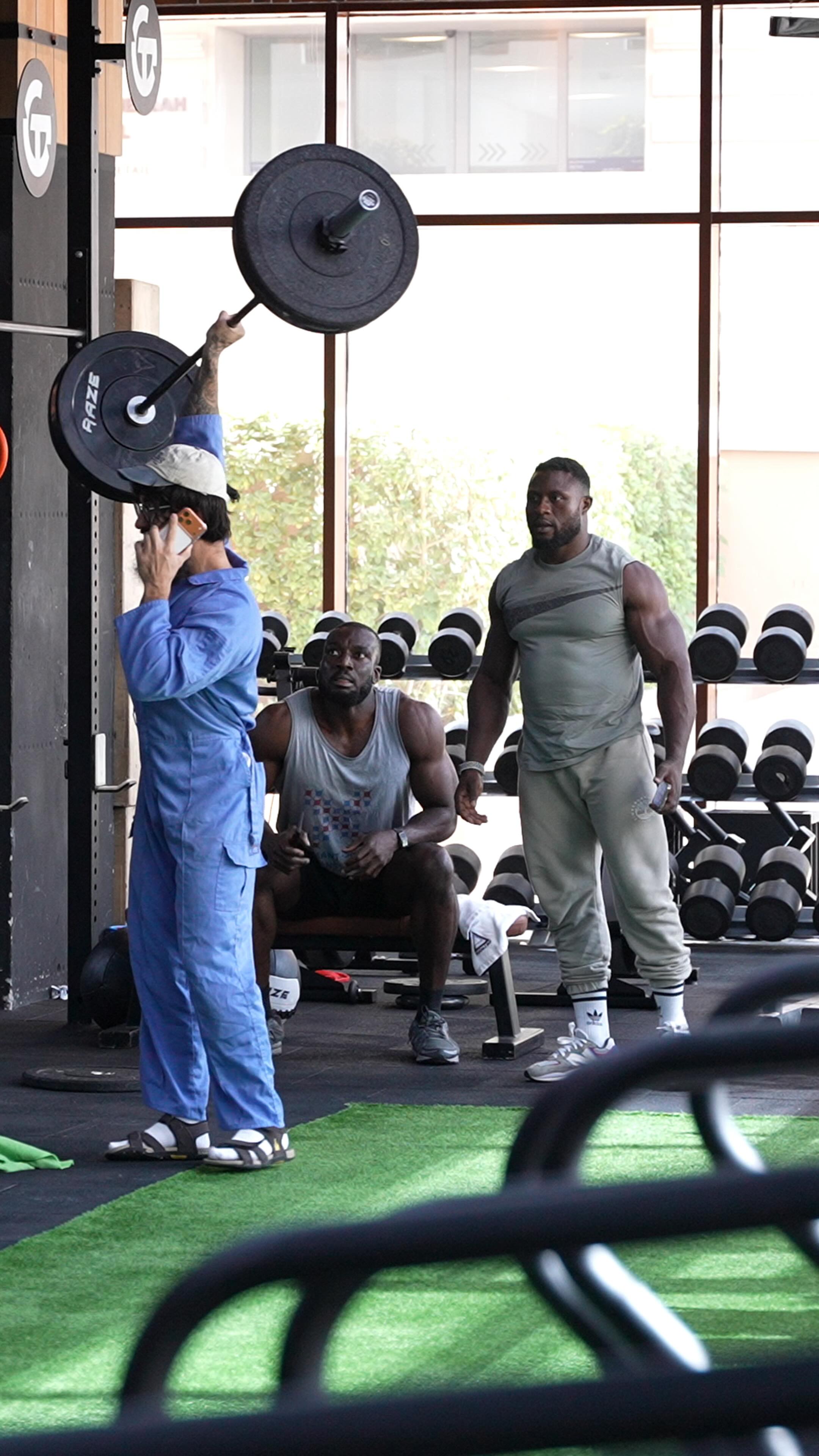 Why does everyone use fake weights?😅 #anatoly #gym #prank | VLADIMIR1 ...