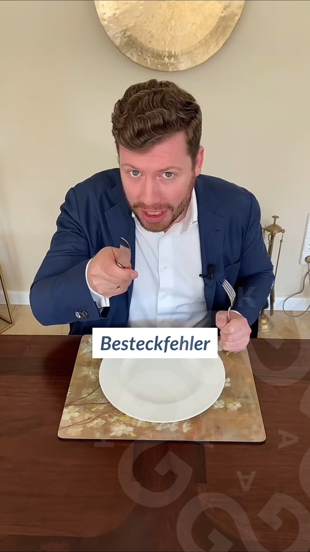 Die häufigsten Besteckfehler, die man so sieht und wie man sein Besteck korrekt während dem Essen platziert! #tischmanieren #kniggeakademie | KniggeAkademie