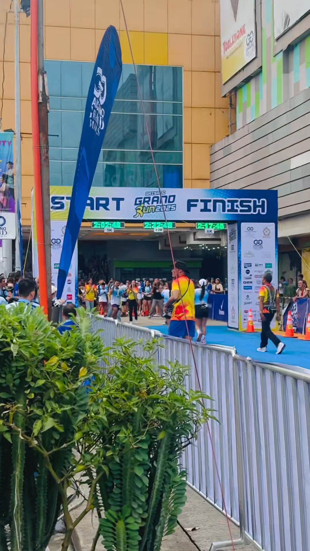 Maawahi gyud basta sige ug selfie😅😅 Last runners of the Gaisano Grand ...