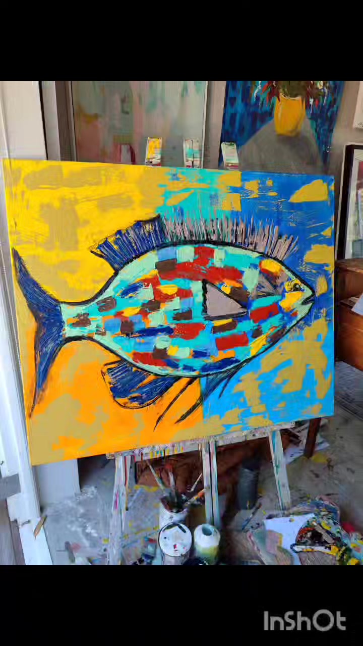 Alan Fox Iridescent glass fish.. $110. Signed to base. 98.. 11 cm