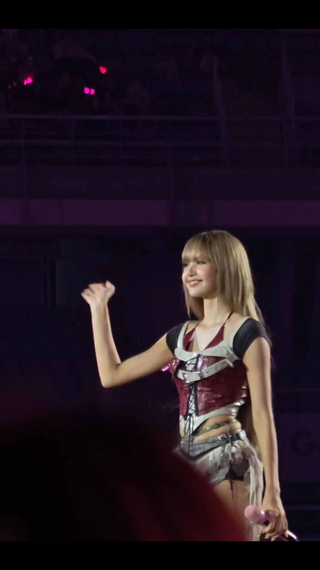WORLD TOUR IN GOYANG •LISA ROCKS GOYANG STADIUM #DEADLINEinSeoul_LISA ...
