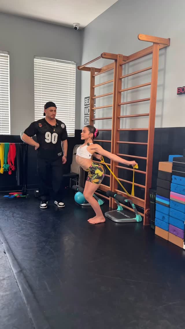 Bodytech x Legacy Productions Miami GIVEAWAY CONTEST! The straddle band ...