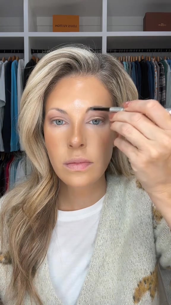 Get ready with me using a few makeup staples I truly LOVE 💄 These are ...