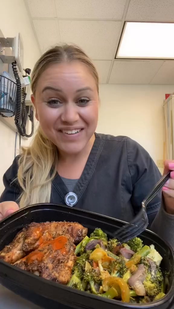 Lunch time! Let’s eat #lowcarb #keto #eatwithme | Janelle Rohner | Facebook