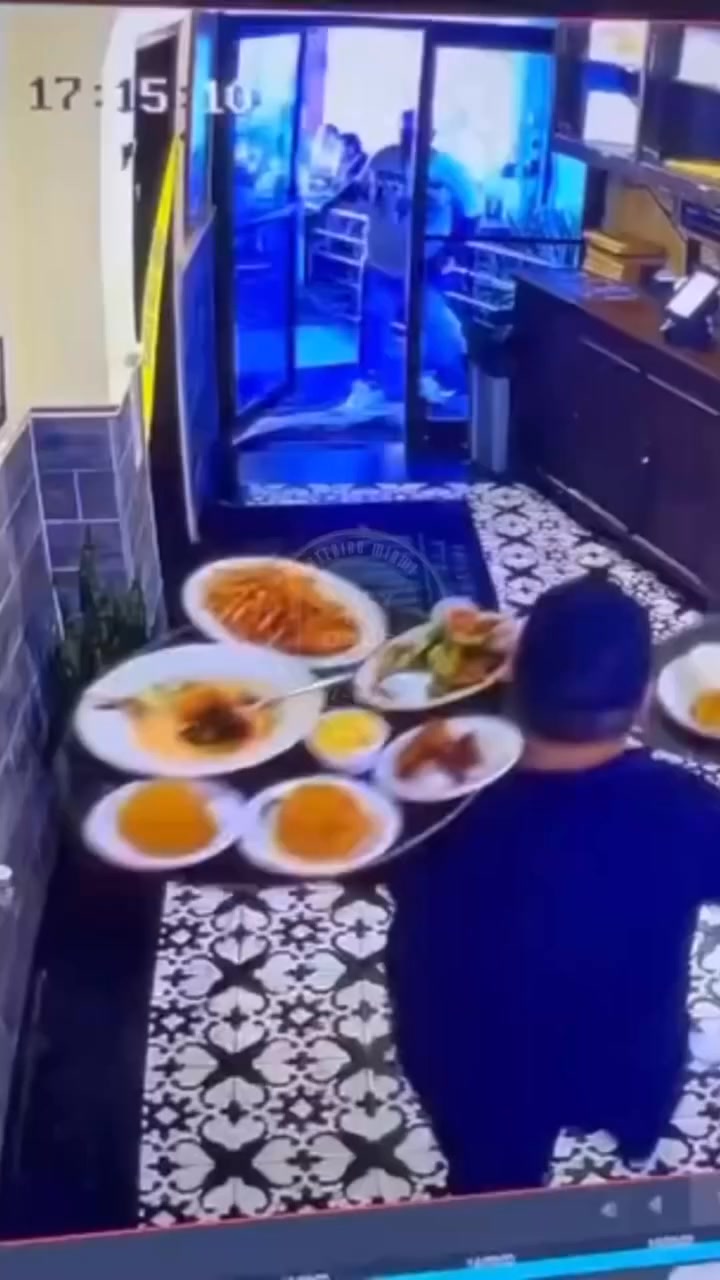 Miami,Florida. Man knocks down food tray and leaves Garcias Seafood ...