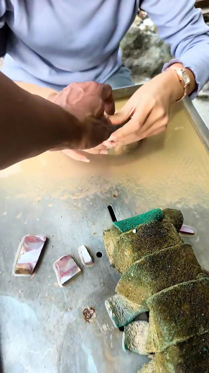 Batu mirip fosil telur,, dalam serat bulu emas #gemstone #belahbatu ...