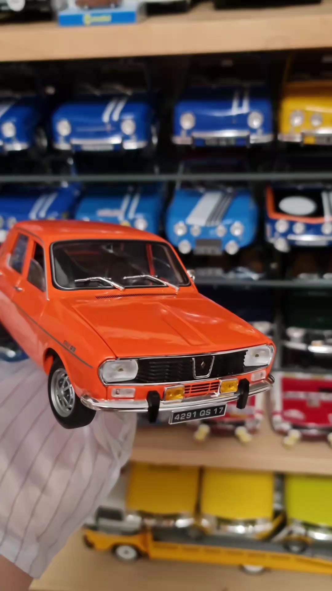 Renault 12 TS Orange 1:18 Norev #norev #orange #renault12 #renault