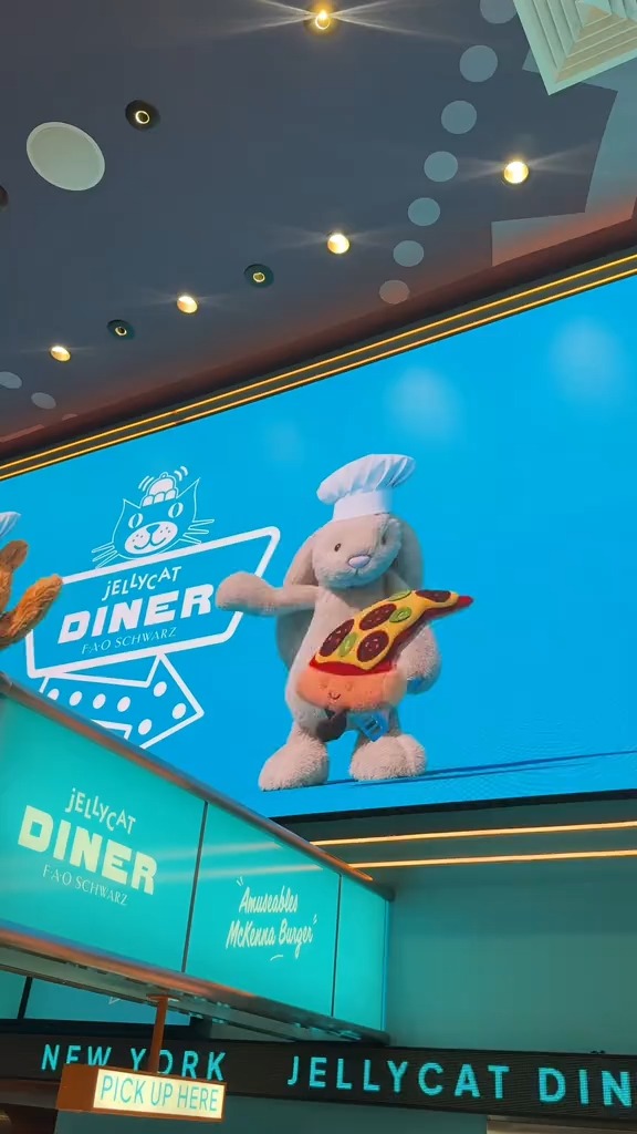 🌭 The viral Jellycat Diner just got a VERY New York makeover