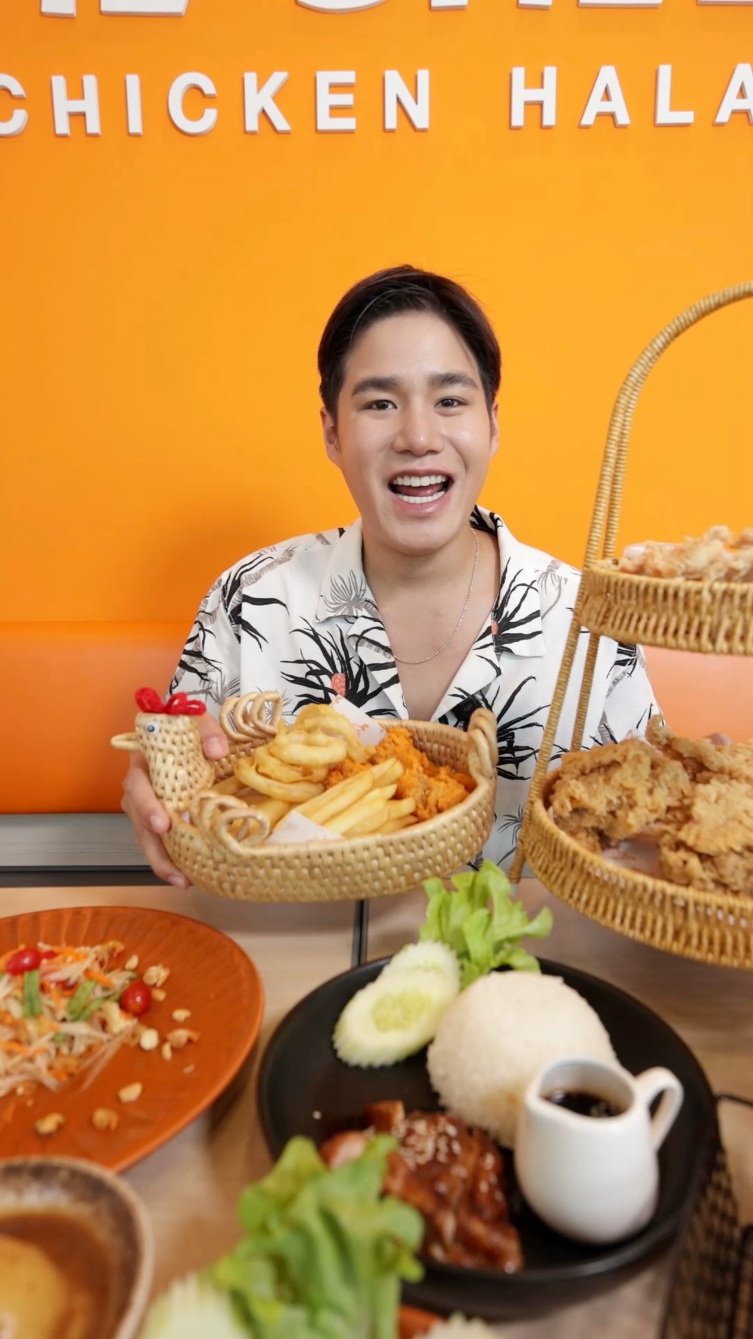 ไก่ทอดฮาลาลร้านดังที่ไก่กรอบมากกก! 📍 : The Sheeq Chicken Halal ⏰ : 11. ...