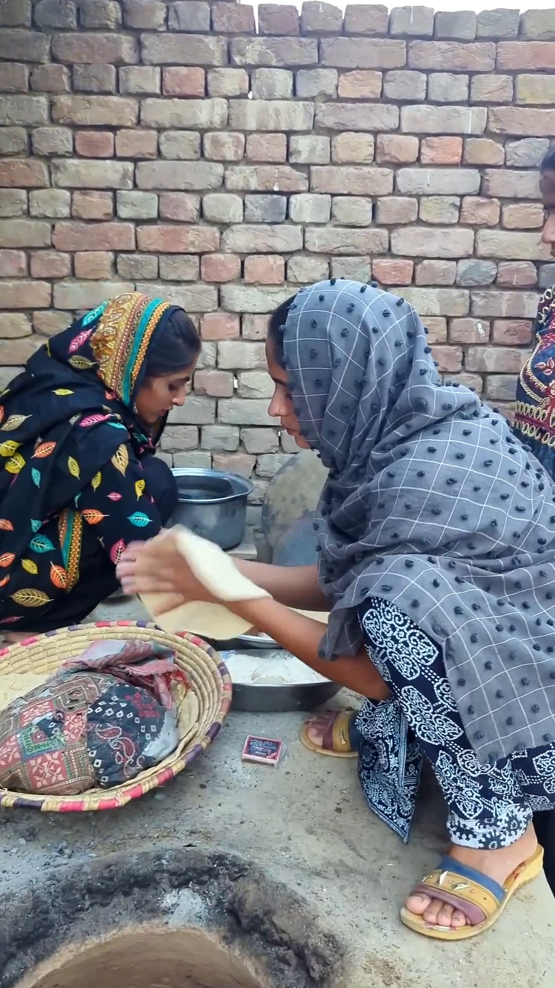 How Making A Tandoori Roti #short #shorts #shortbeta | Kosar Irfan ...