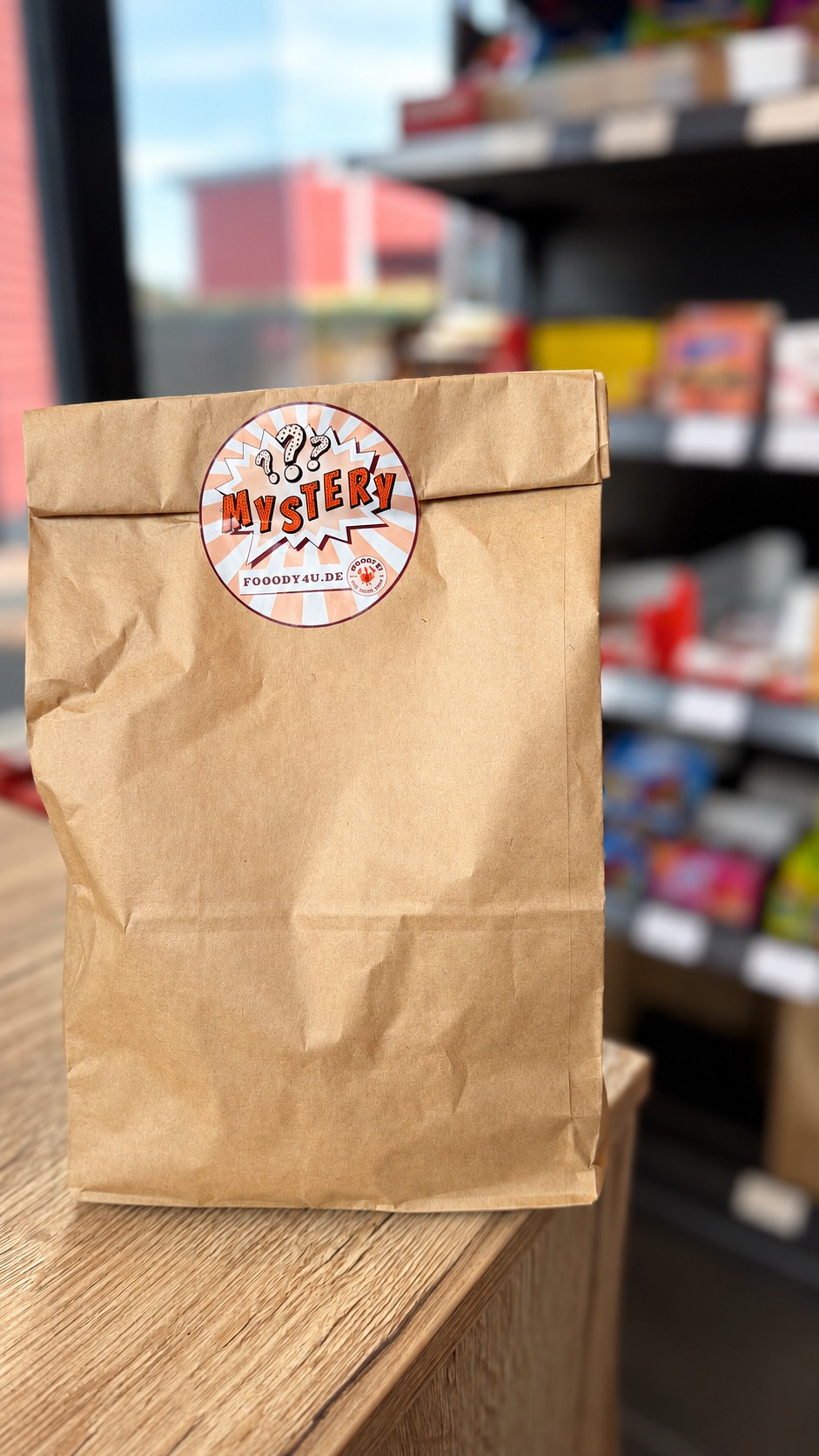 Kennt ihr schon die Mystery Tüten aus unserem Foody4You-Selbstbedienungskiosk? 👀, Eine kleine Überraschung für alle Neugierigen, ganz egal ob groß oder klein., Wir haben eine für euch ausgepackt und