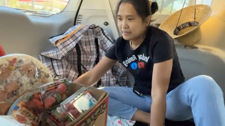 Free Grocery Supply swerte ang Nabiyayaan Inday roning Dumpster diving ...