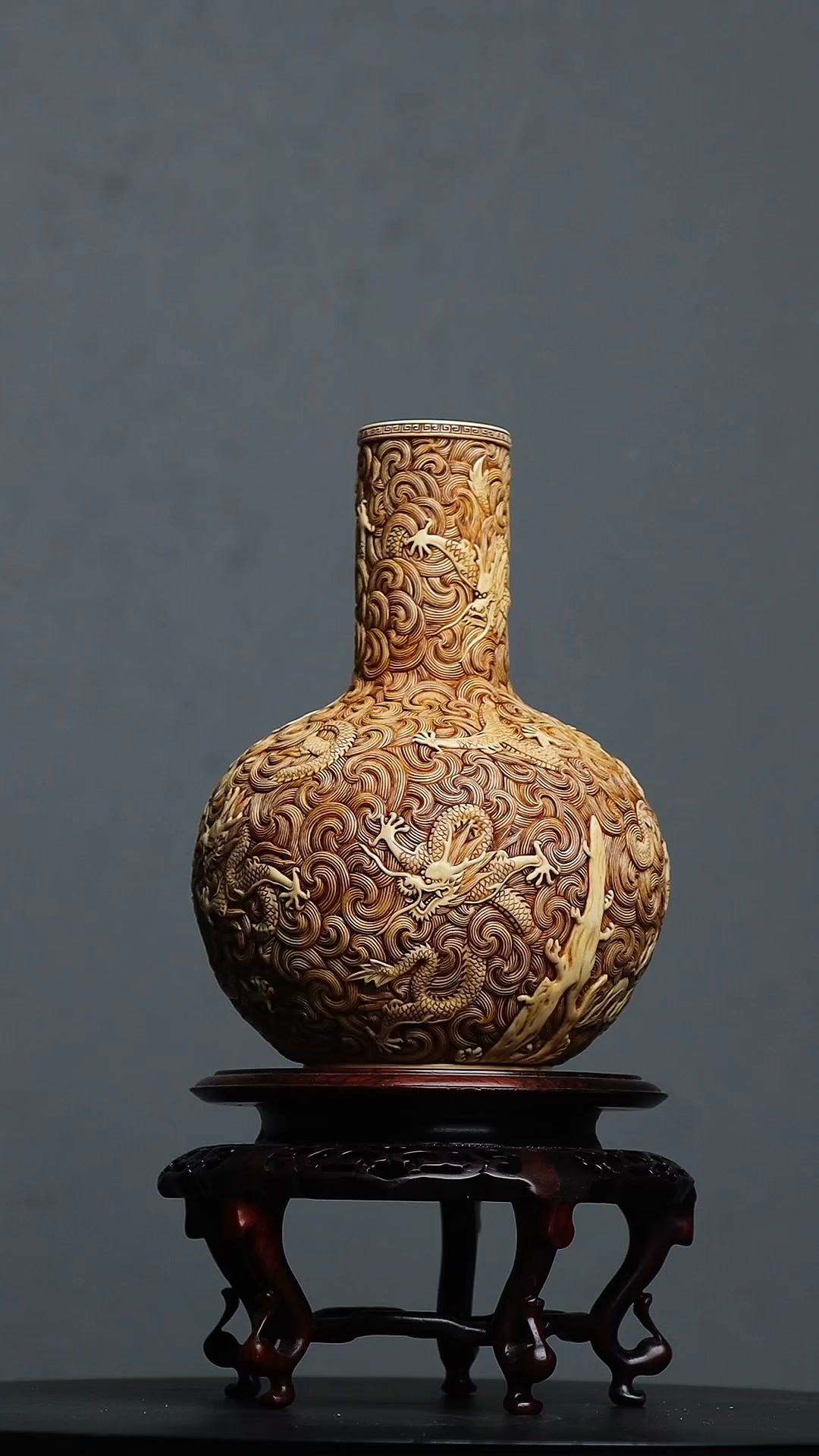 中国古美術　清末民国時代　粉彩天球瓶　40cm 刀馬人物 ムーラン　花木蘭 乾隆五龙🐉天球瓶—5A猛犸🦣省大师亲工复刻款】 撷取清宫御器形制，复刻
