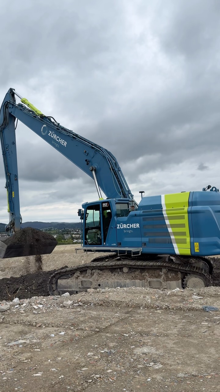 Zürcher cat 352 working at a landfill site in Switzerland