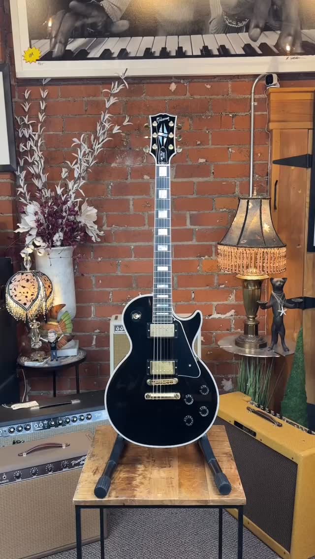 ギター Les Paul Custom shop Custom nonhistoric Here we have a 2023 Gibson Custom Shop Les Paul Custom. This