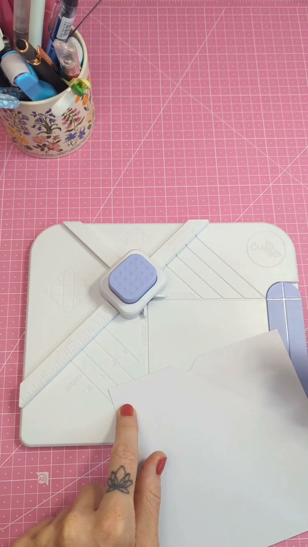 Nie mehr quadratische Umschläge mit dem Action Punch Board bekommen. Ich zeige euch kurz wie es geht., Action #BoxAndEnvelopeMaker #UmschlägeSelberMachen #BoxenSelberMachen #PapierDIY