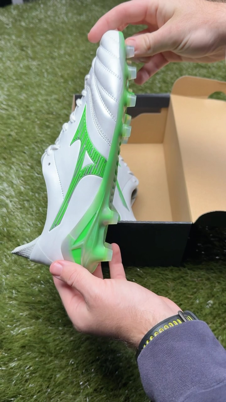 Mizuno Morelia Frontier Unboxed 😍 | Soccer.com | Facebook