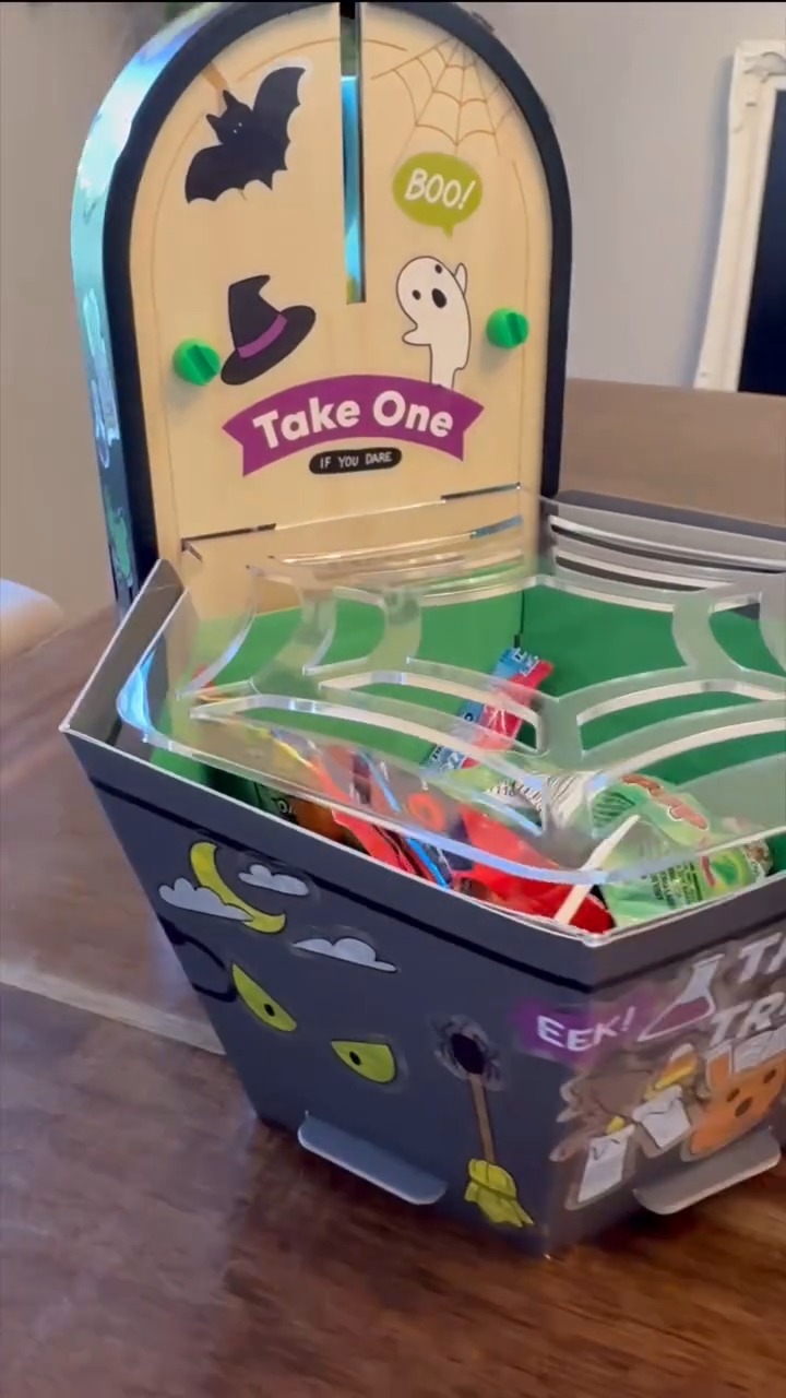 KiwiCo - Take a trip to Kenya with Atlas Crate! 🇰🇪 Build a pair
