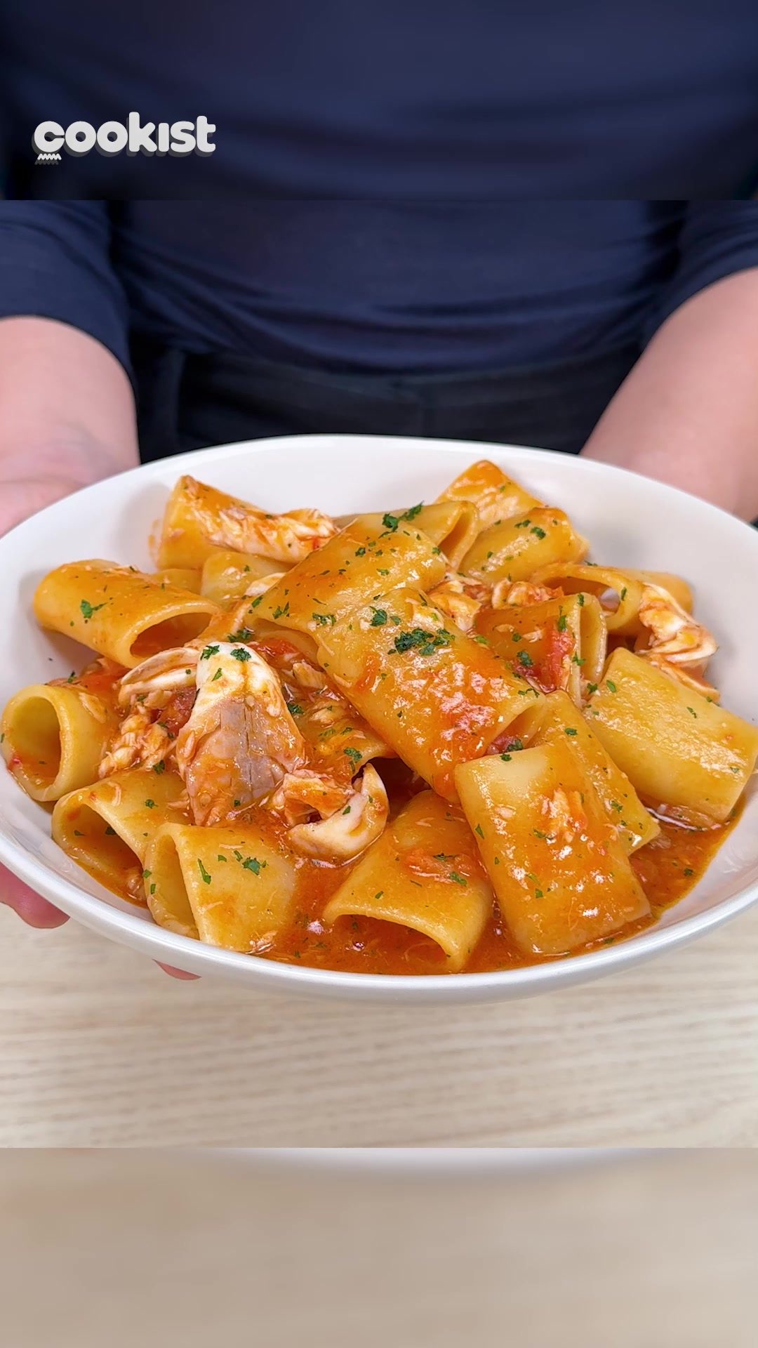 IL SUGO È DA LECCARSI I BAFFI 🤤 Non perderti la ricetta dei paccheri al ...