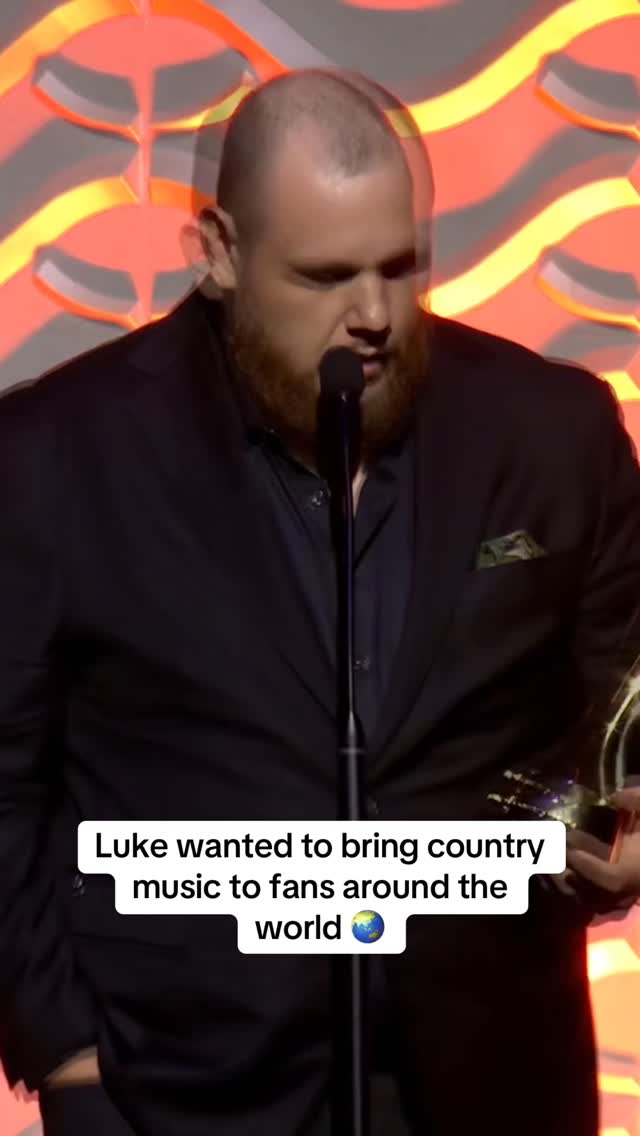 Luke’s ASL interpreter is his doppelgänger #lukecombs | Luke Combs ...
