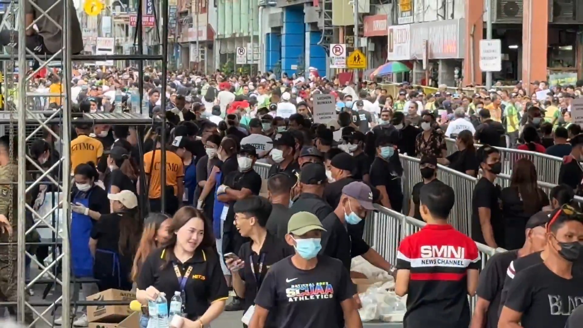 TINGNAN: Sinimulan nang pagsaluhan ng mga dumalo sa “Pray for the ...