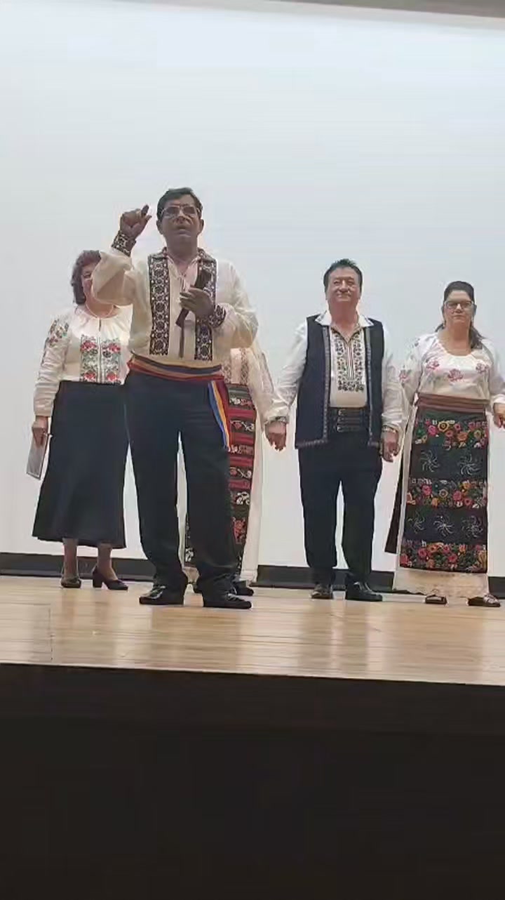 Aspecte din spectacol Filarmonica Pitești ! | Alex de la Merisani