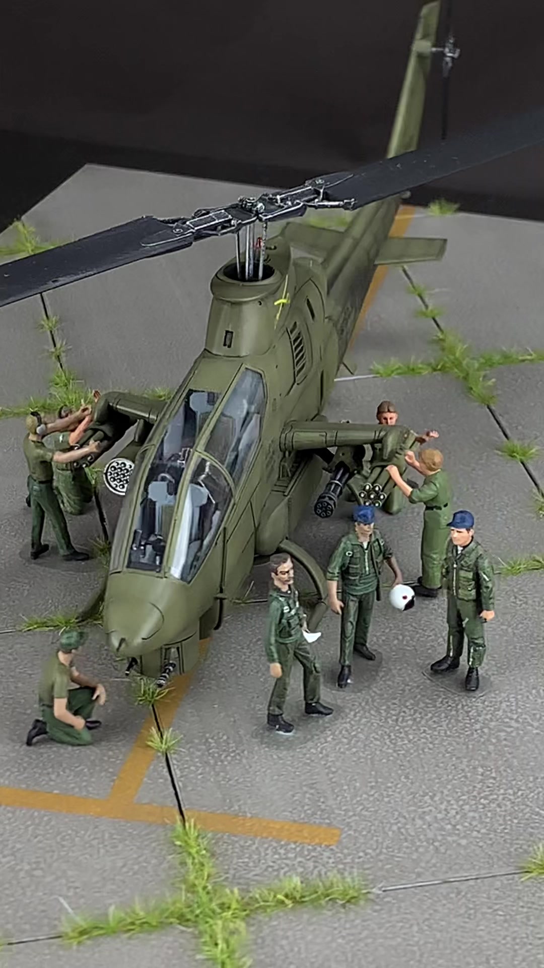 1/48 Helicopter base, Vietnam war diorama AH-1G Cobra : ICM model