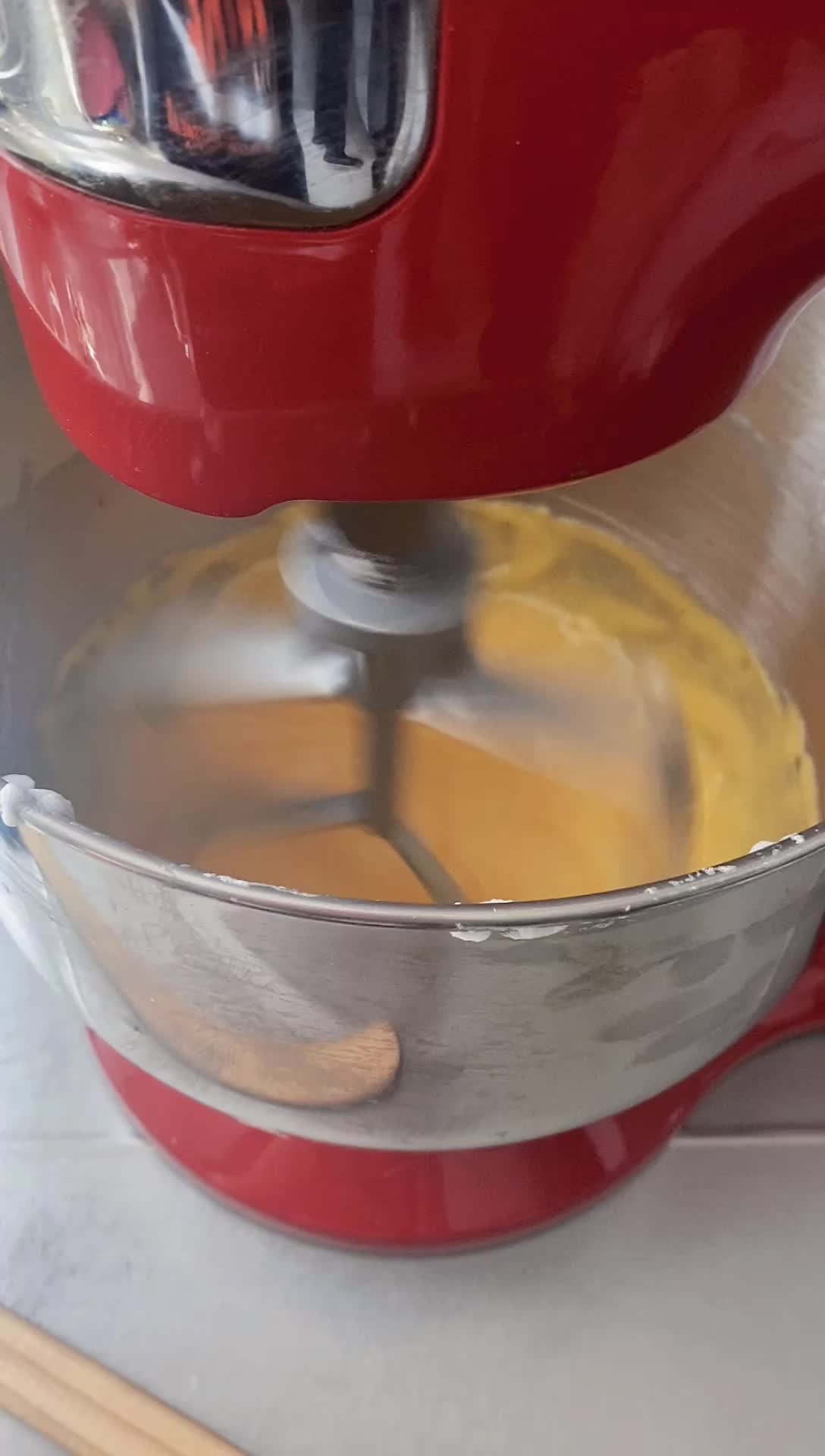 Aquí en proceso de nuestro pastel 🎂 de compromiso hecho con mucho amor ...