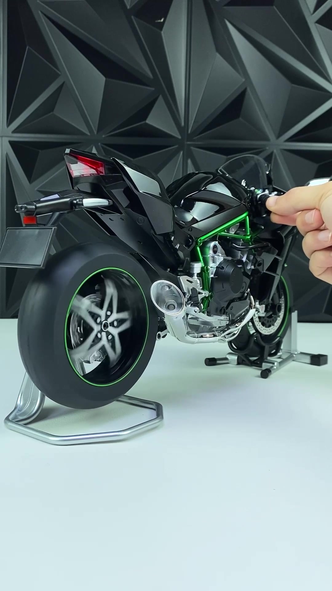 🏍️💨 重機迷們注意啦！你們夢寐以求的Kawasaki H2R 1:6 收藏級互動