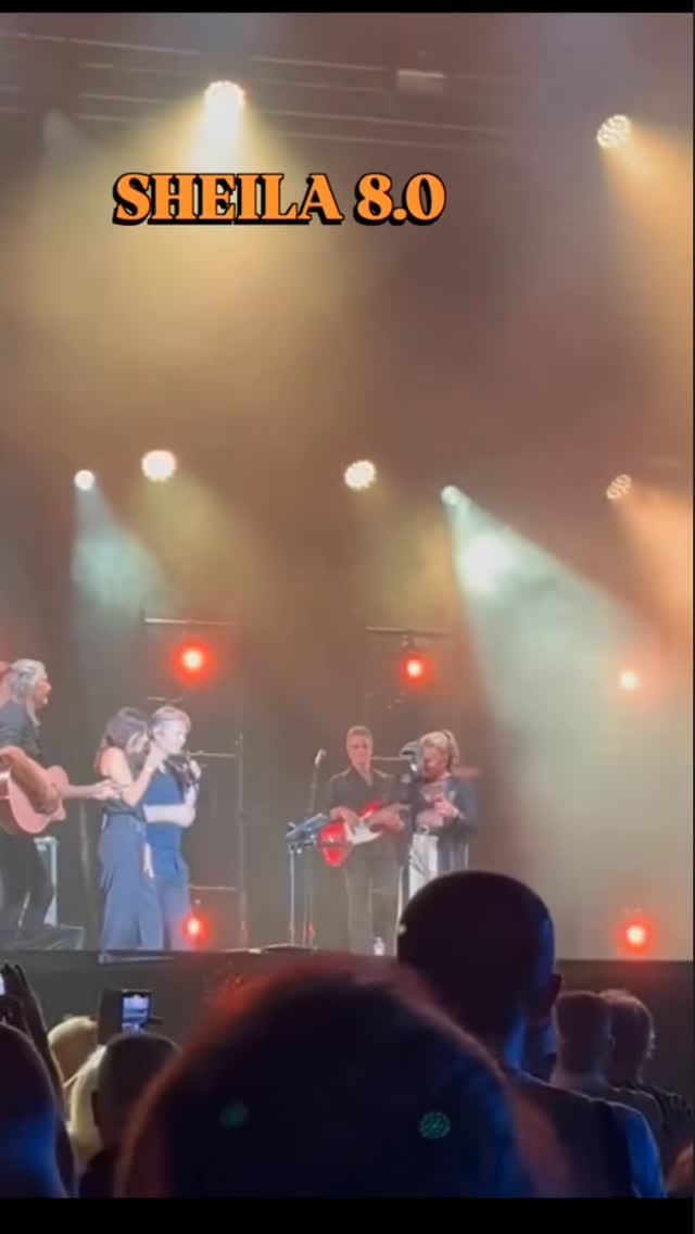 Grand moment d’émotions au final du concert de @sheila_artiste_officiel ...