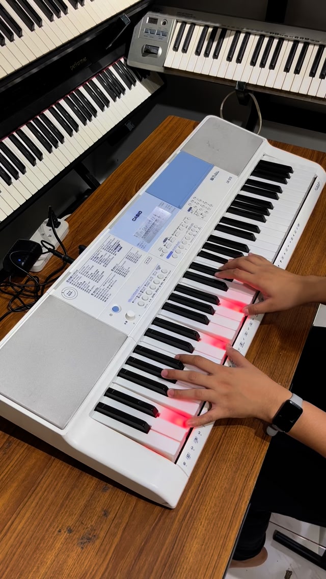 🎹 Casio LK-515 Lighted Keyboard – ₱7,500 Perfect for beginners