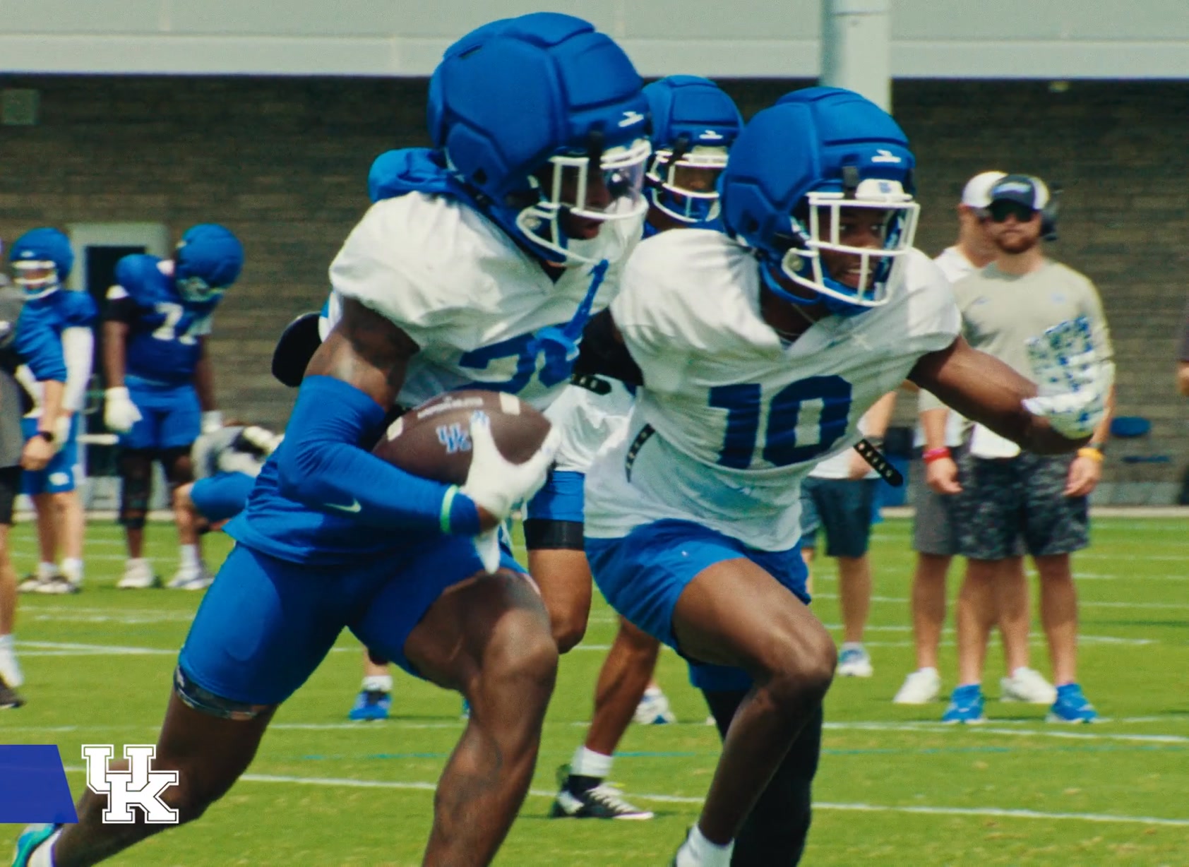 Defense out here making plays. | Kentucky Football | Facebook