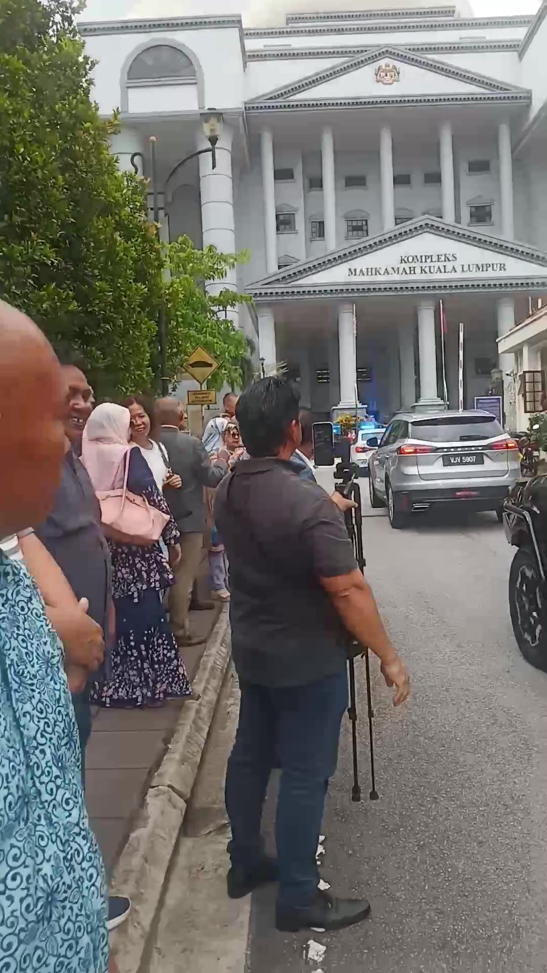 Bossku hadir ptg ni... 19/9/25 | Mus Usof | Facebook